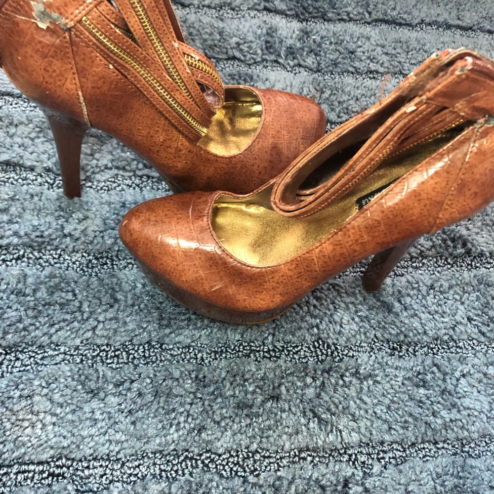 Shoes - Picture 2 of 2